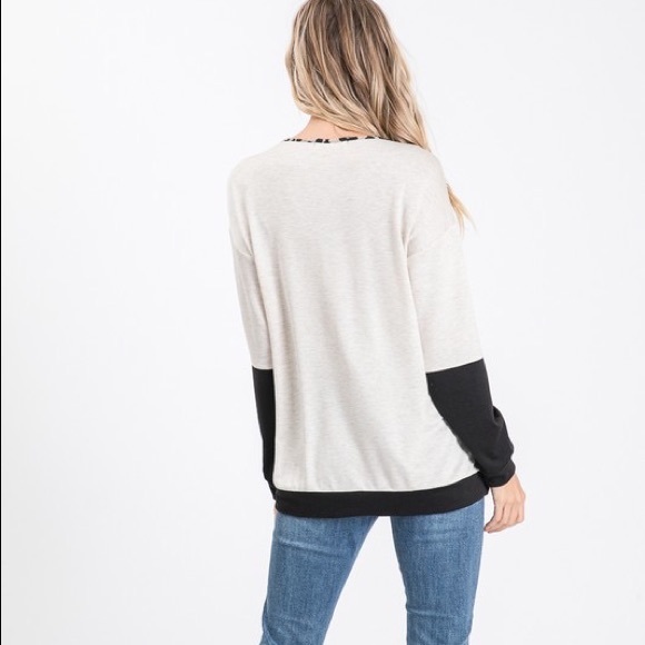 Leopard Criss Cross Neck Detail - Picture 4 of 4